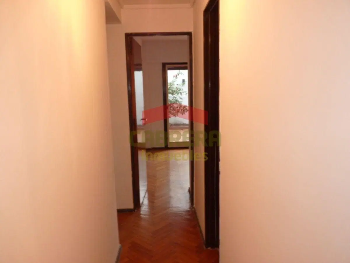 Impecable Depto 3 dormitorios c/cochera, bajas expensas. Próximo Colegio La Salle. 4
