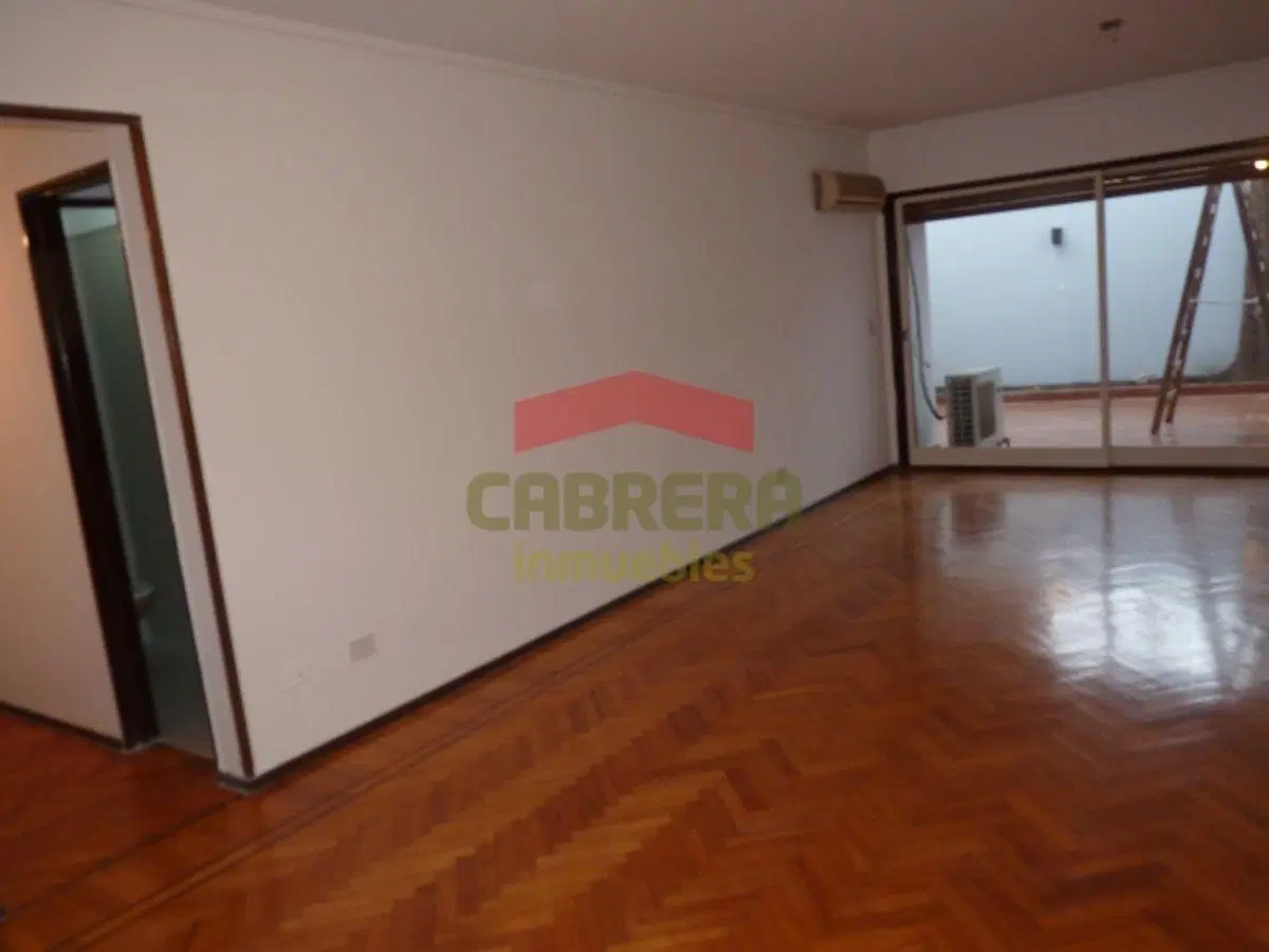 Impecable Depto 3 dormitorios c/cochera, bajas expensas. Próximo Colegio La Salle. 3