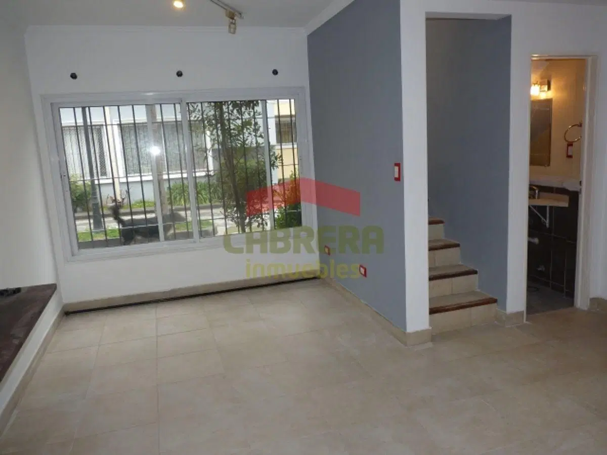 Dúplex 3 dormitorios c/ cochera y patio en Alquiler en Florida Oeste. 2