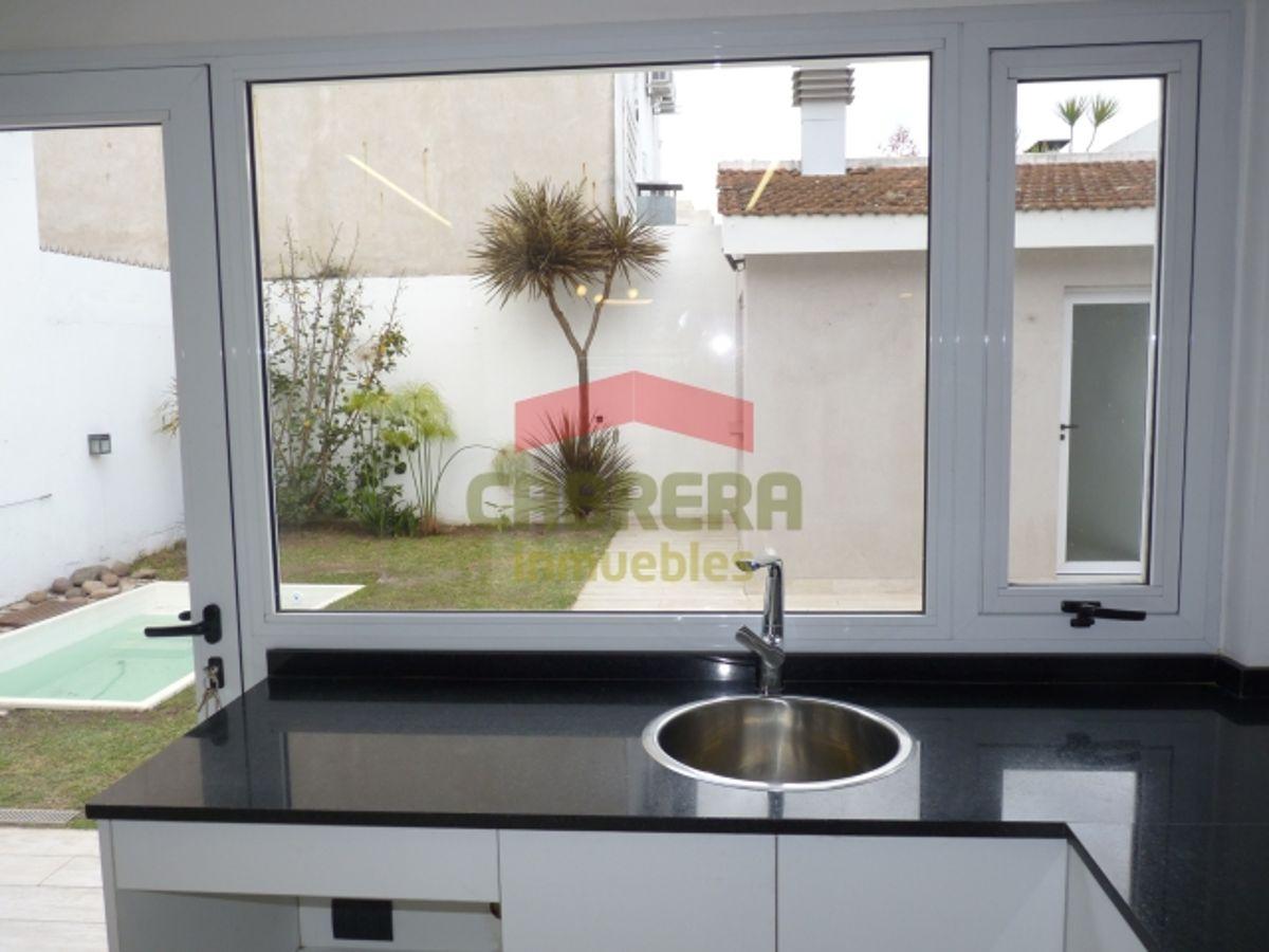 Foto de Chalet 2 dormitorios, cochera p/2 autos/ jardín y pileta a estrenaren, imagen 3
