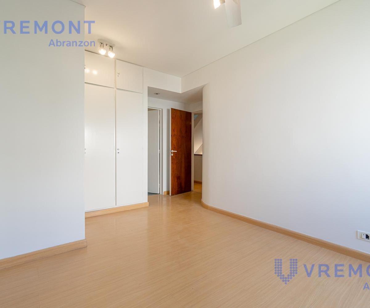 Virgilio 700 Villa Luro Triplex de 6 Ambientes con Jardin y Cochera 194 m² Totales 3