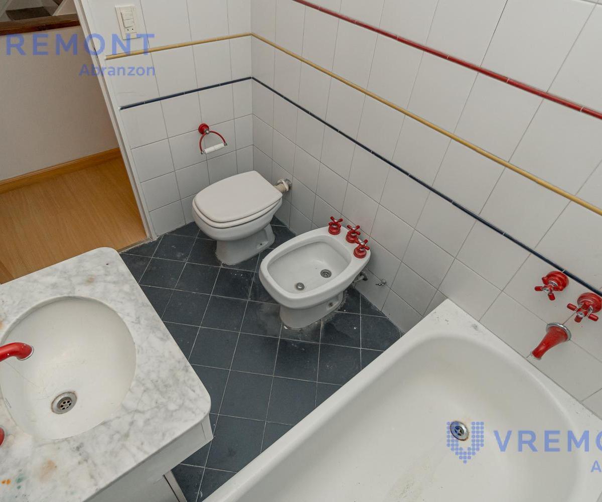 Virgilio 700 Villa Luro Triplex de 6 Ambientes con Jardin y Cochera 194 m² Totales 2