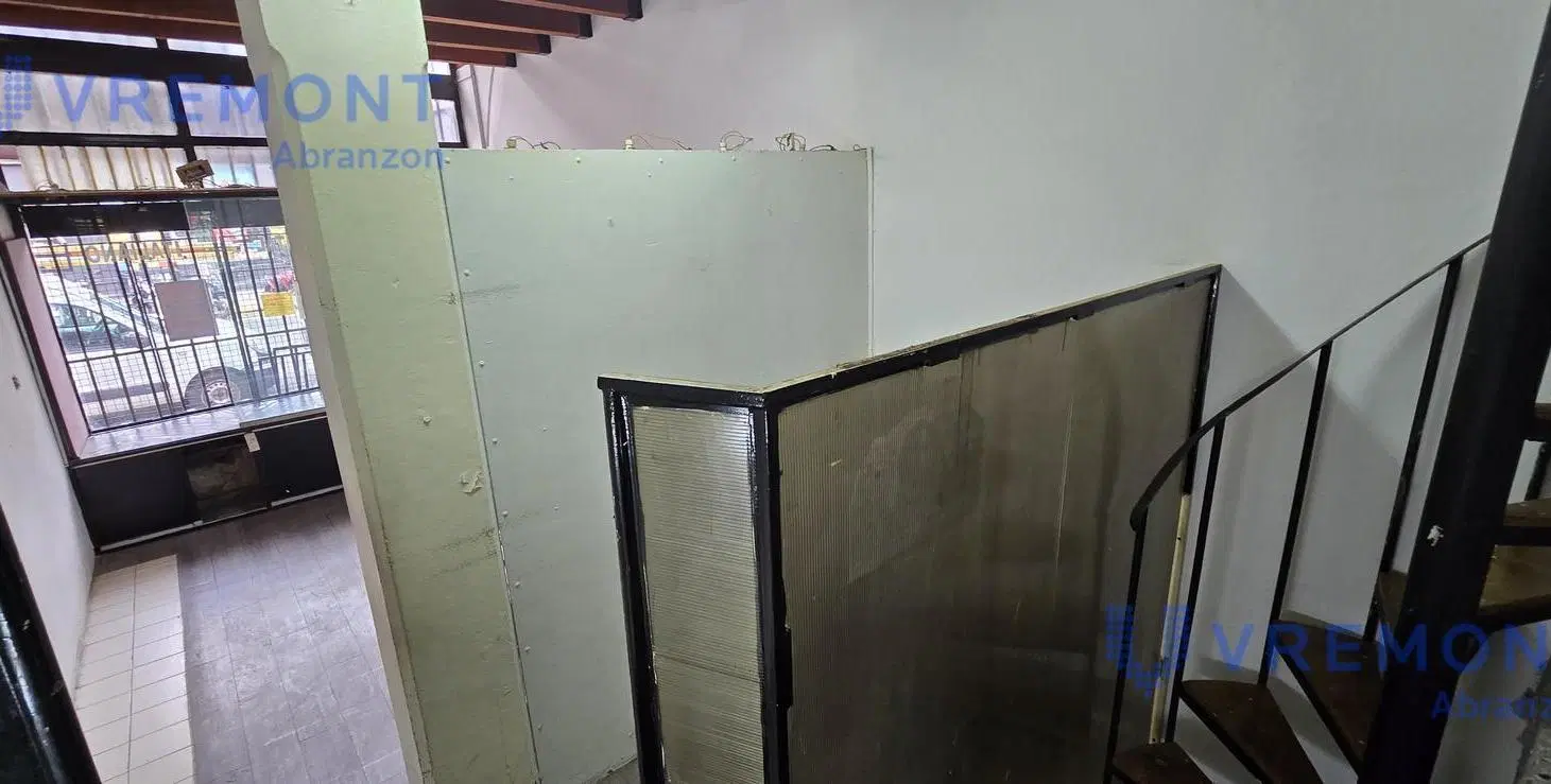 Peron 4200 FRENTE HOSPITAL ITALIANO Local Almagro 2