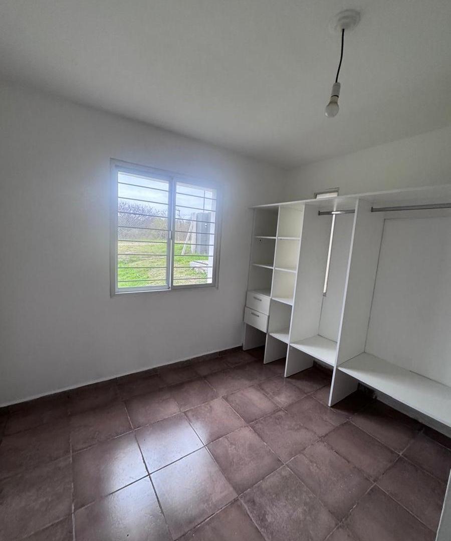 Foto de Alquiler Casa 3 dormitorios Lomas de Mendiolaza con cochera y patio, imagen 2