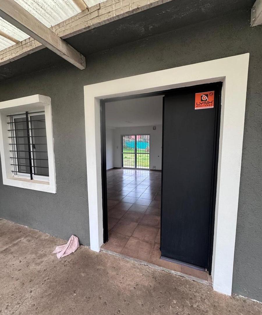 Foto de Alquiler Casa 3 dormitorios Lomas de Mendiolaza con cochera y patio, imagen 1