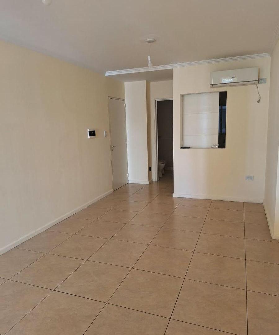 Foto de ALQUILER Monoambiente amplio en zona céntrica con balcón, imagen 1