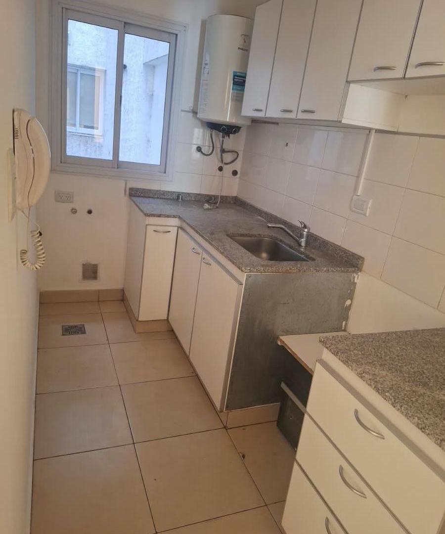 Foto de ALQUILER Monoambiente amplio en zona céntrica con balcón, imagen 2
