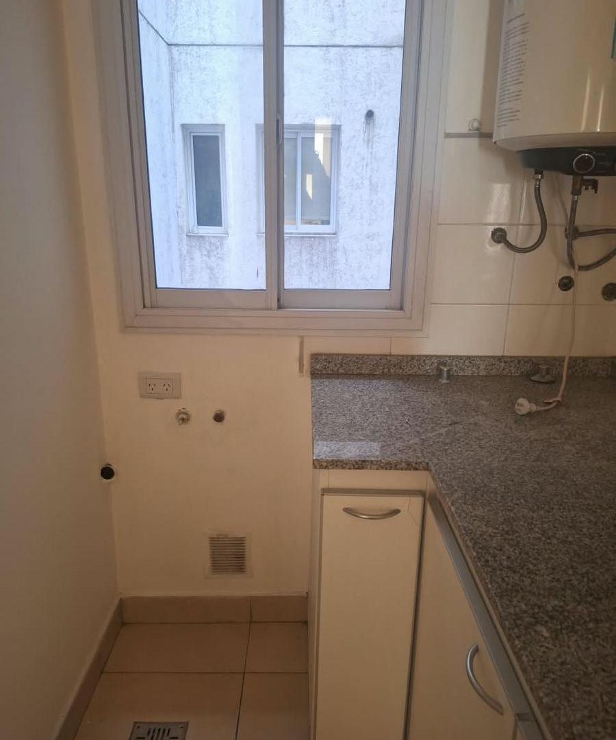 Foto de ALQUILER Monoambiente amplio en zona céntrica con balcón, imagen 3