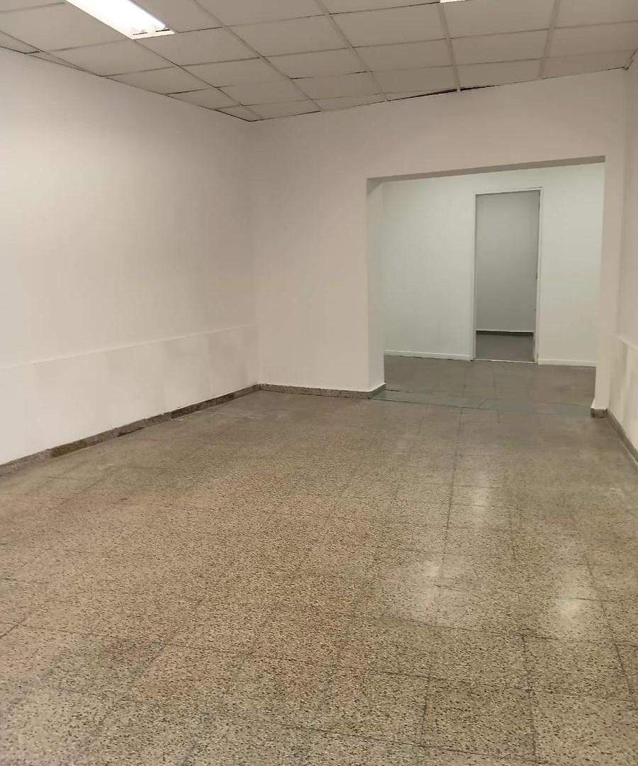 Foto de ALQUILER - Local comercial en Barrio General Bustos, imagen 3