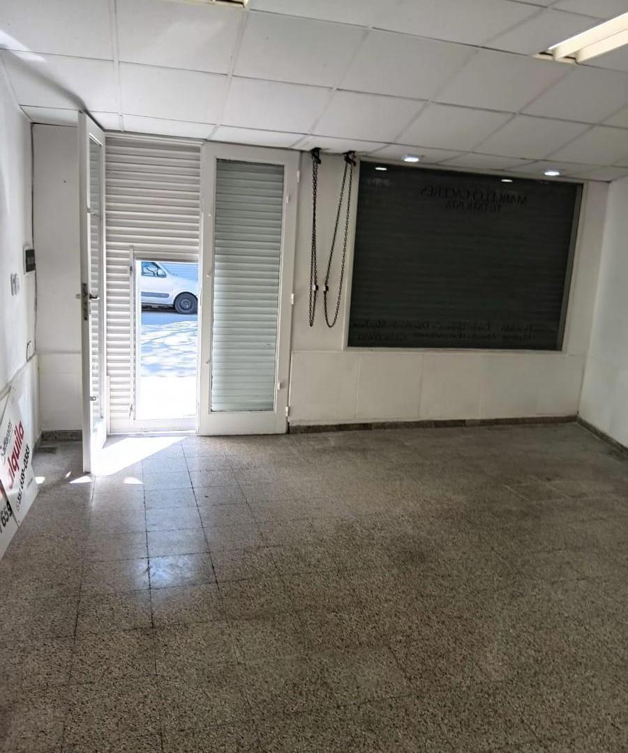 Foto de ALQUILER - Local comercial en Barrio General Bustos, imagen 4