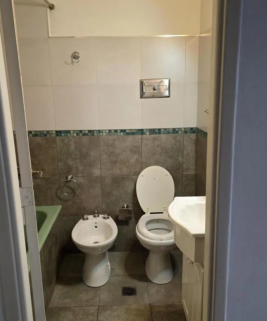 Departamento de 2 ambientes en excelente estado por escalera 3