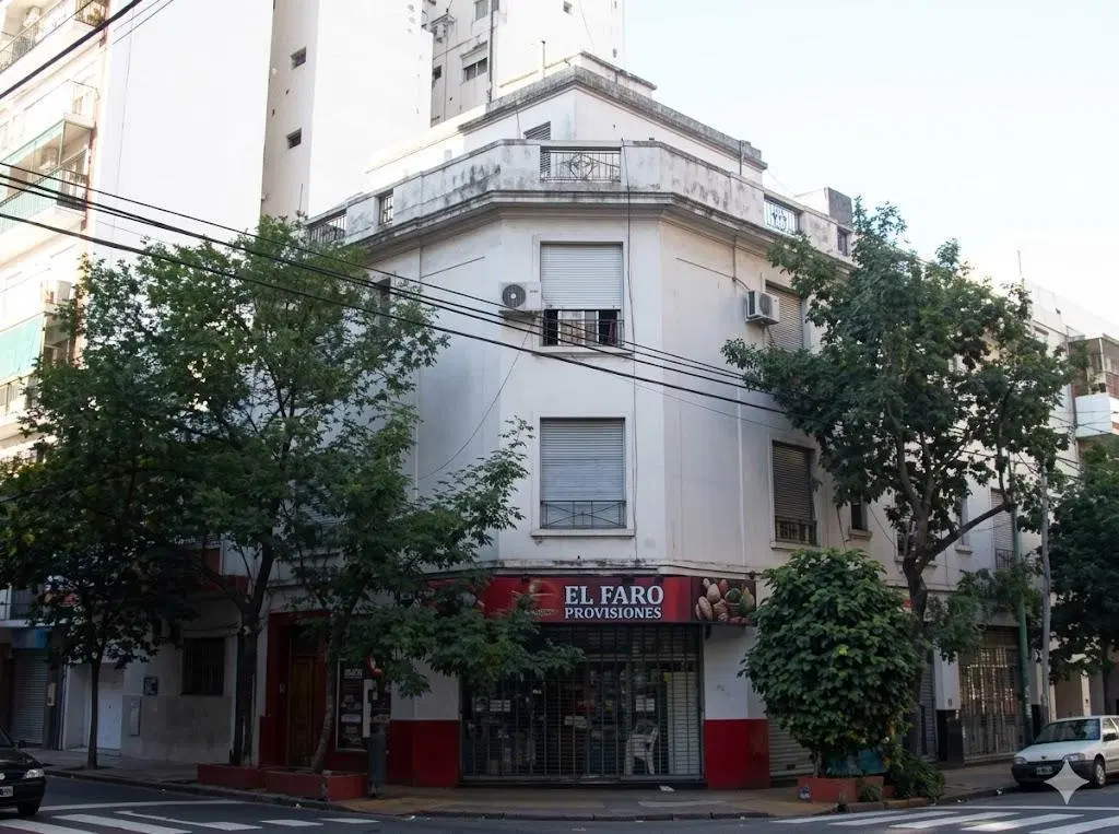Departamento de 2 ambientes en excelente estado por escalera 1