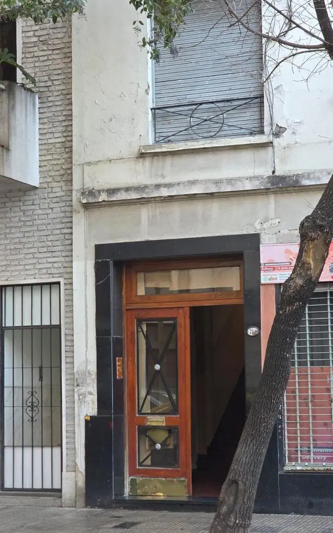 Departamento de 2 ambientes en excelente estado por escalera 2