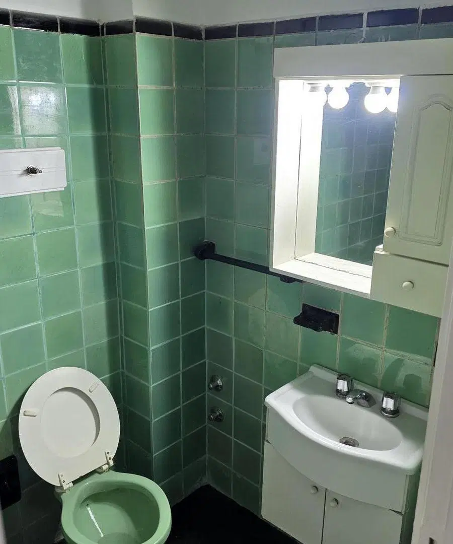Departamento de 2 ambientes en excelente estado por escalera 5