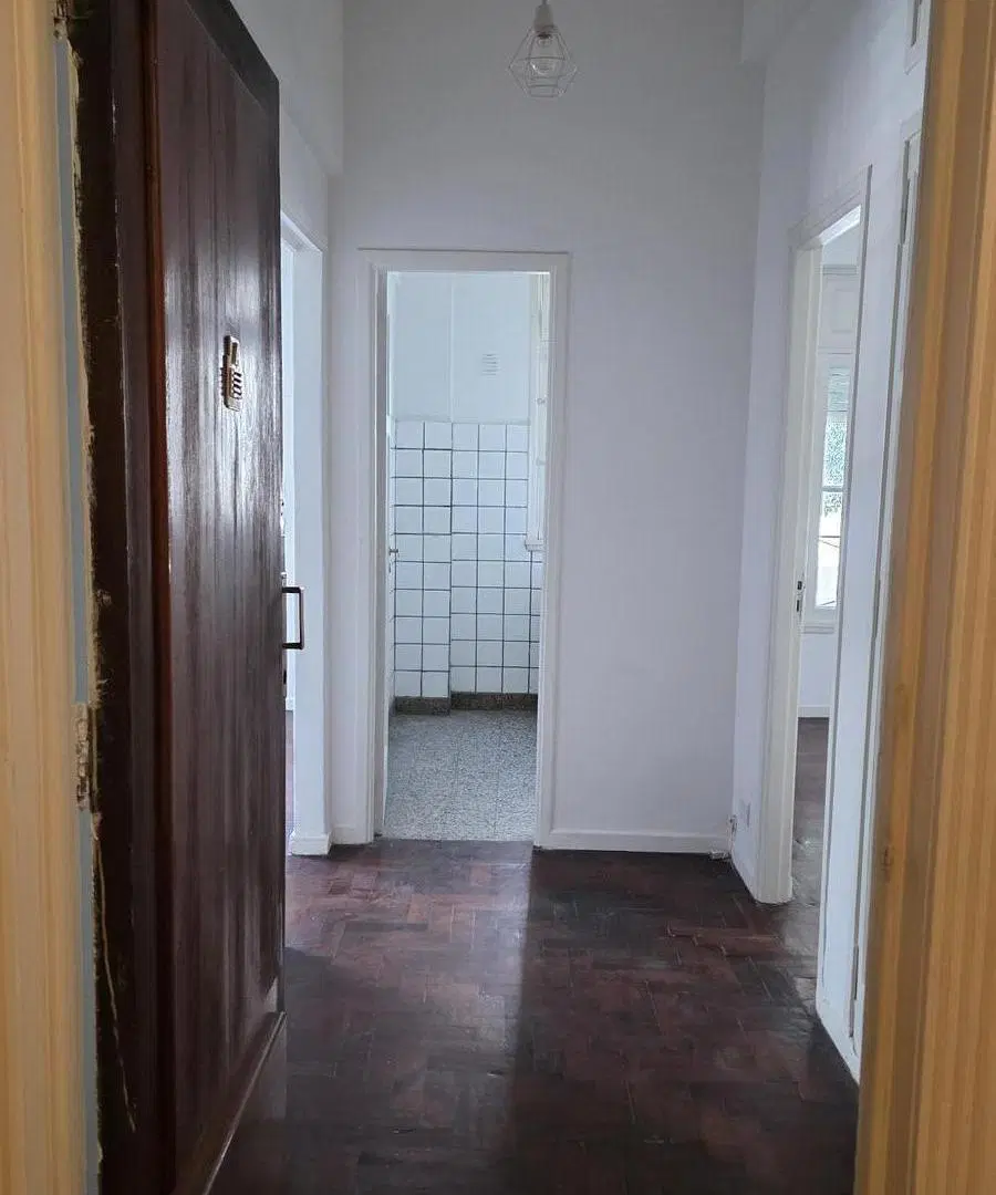 Departamento de 2 ambientes en excelente estado por escalera 4