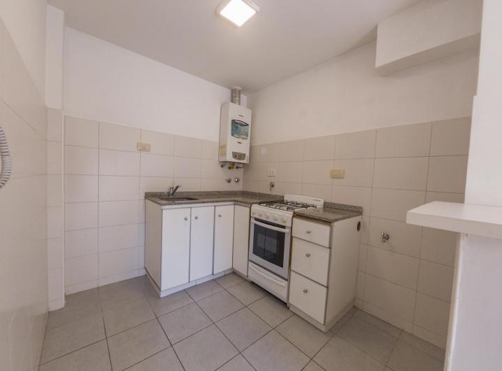 Depto 2 ambientes con balcón en Boedo (Las Casas 3500) 3