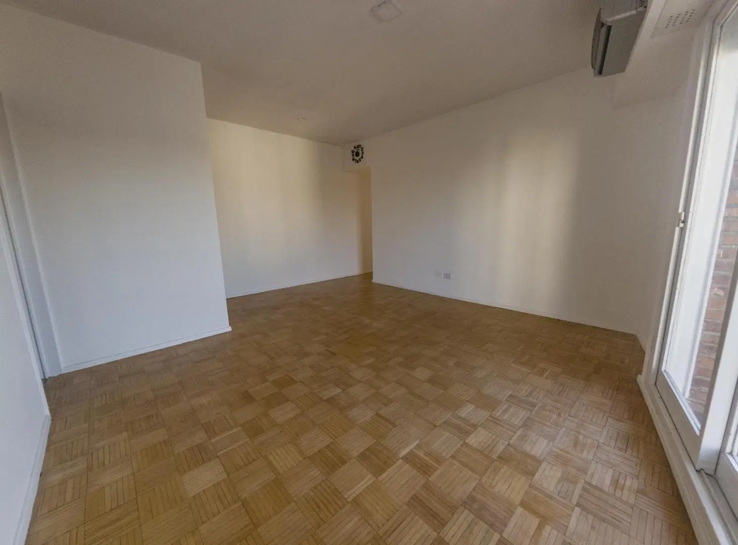 Departamento 3 ambientes con balcón (Av. Gral Paz 8300) 5