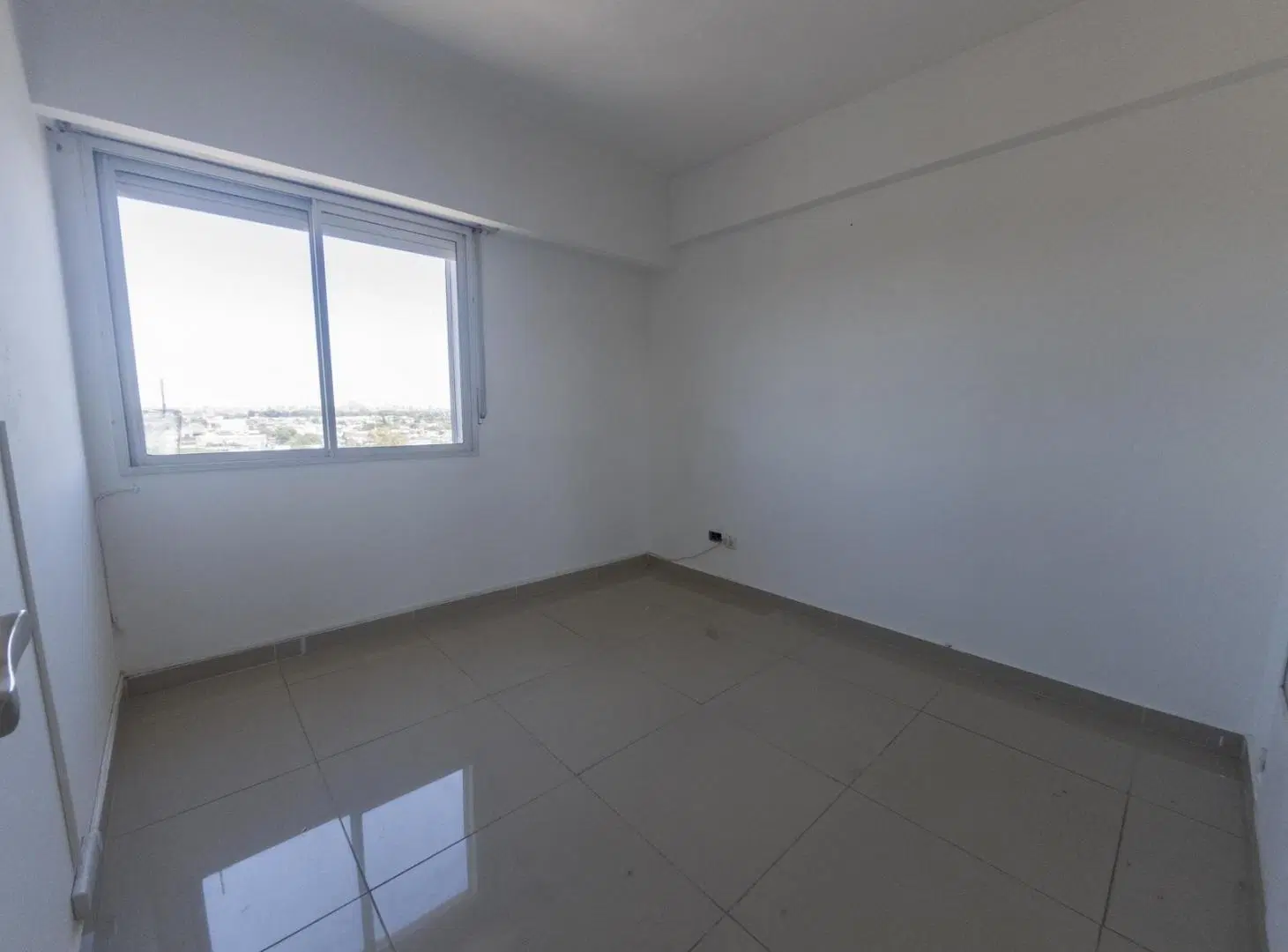 EXCELENTE DEPARTAMENTO DE 3 AMBIENTES AL FRENTE EN EL CORAZON DEL HERMOSO BARRIO DE VILLA REAL 1