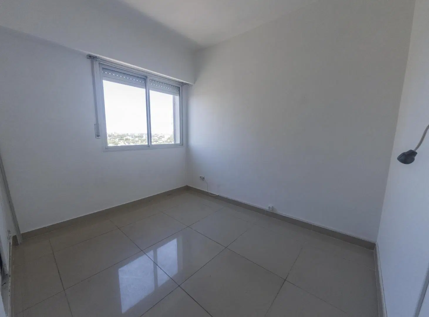 EXCELENTE DEPARTAMENTO DE 3 AMBIENTES AL FRENTE EN EL CORAZON DEL HERMOSO BARRIO DE VILLA REAL 5