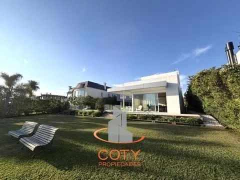 Nordelta Barrio El Golf - Venta casa espectacular al lago central 3