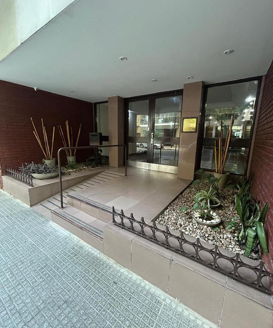 Oportunidad en Villa Crespo – 4 Ambientes con Cochera Cubierta – Muy Luminoso