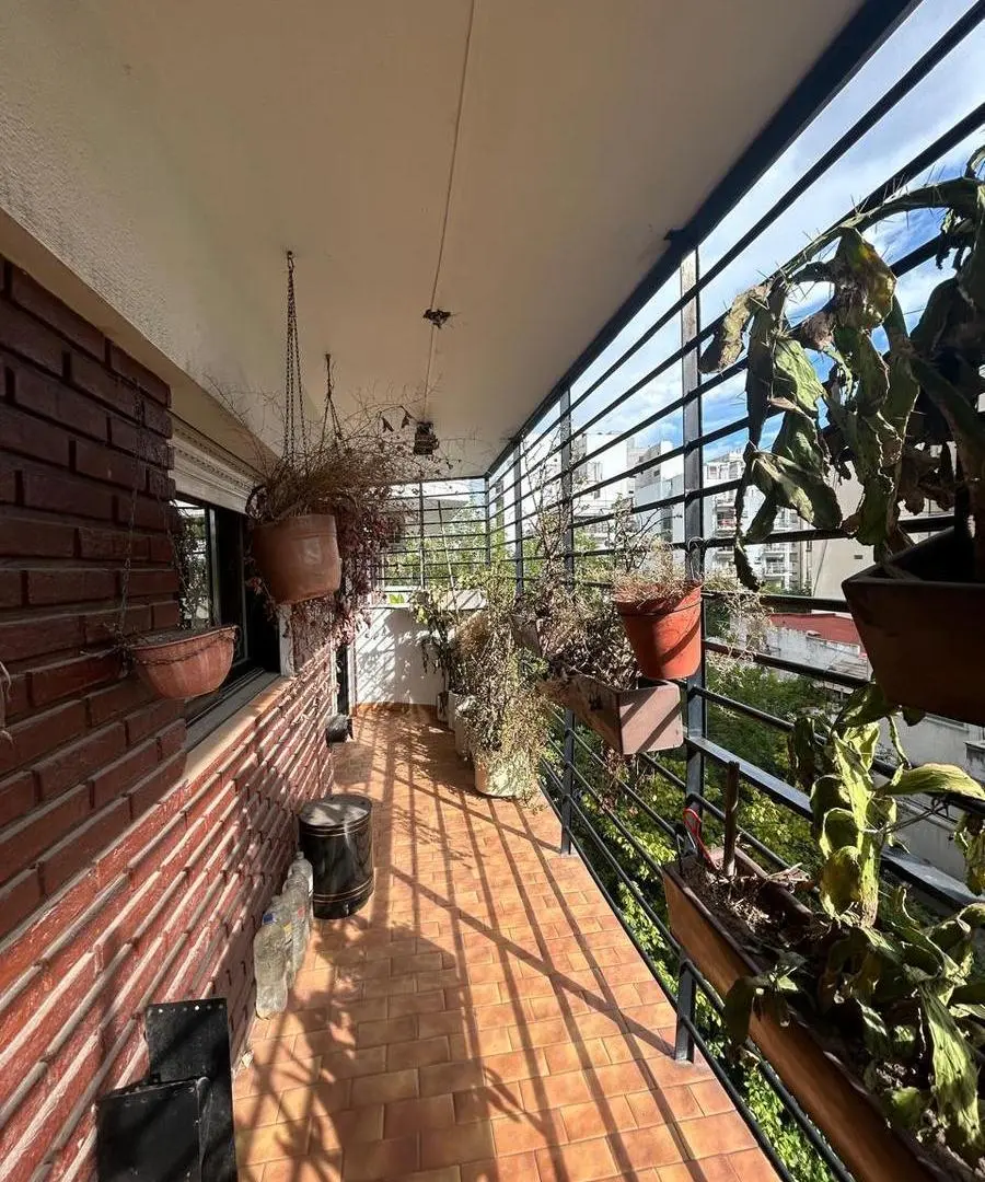 Oportunidad en Villa Crespo – 4 Ambientes con Cochera Cubierta – Muy Luminoso 2