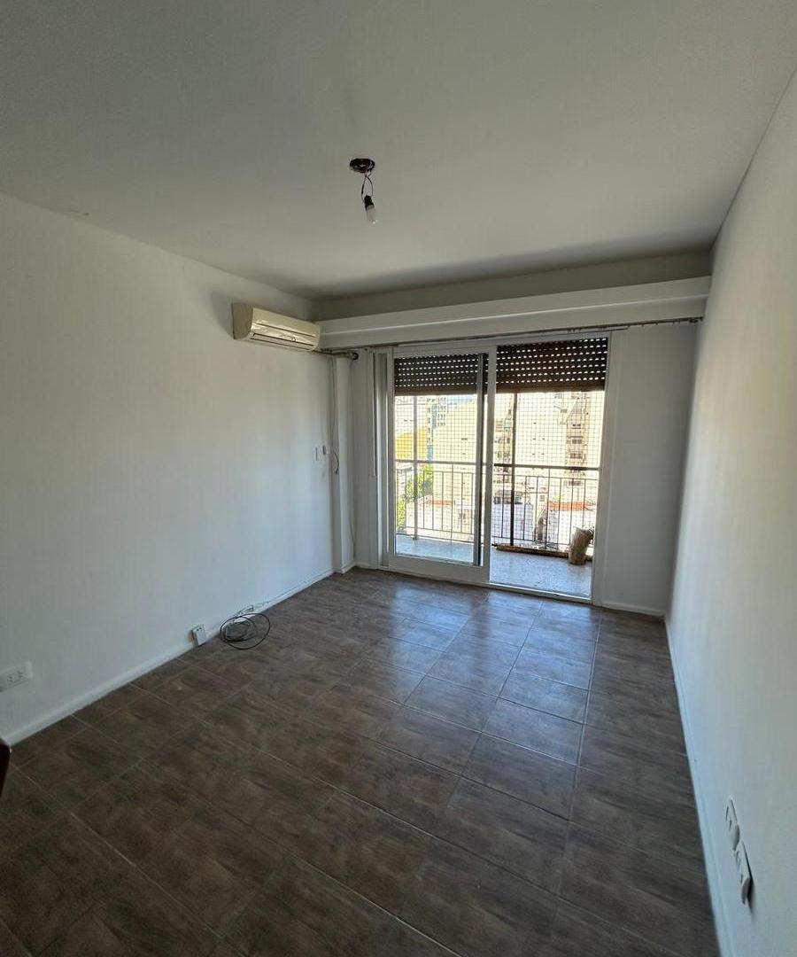 Foto de VENTA AMPLIO TRES AMBIENTES O TERCER DORMITORIO / COMEDOR DIARIO BALCON, imagen 3