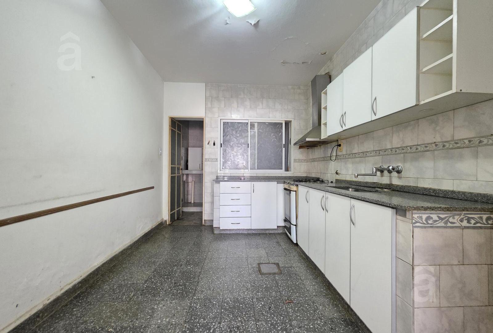 Foto de PH en Villa Ballester - Venta - Cuatro Ambientes - Zona Centro., imagen 3