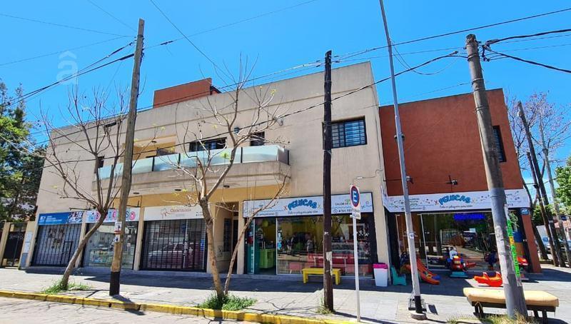 Local en Venta en Villa Ballester - Esquina - Frente a Hospital Marengo