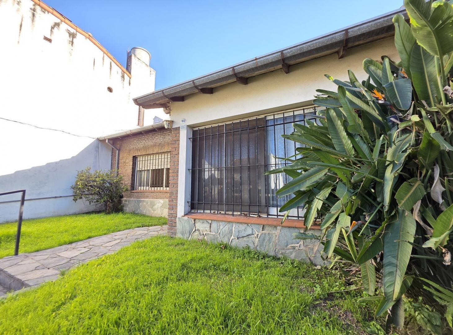 Casa en Venta en Villa Ballester - Tres Ambientes - 1 Departamento Fondo - Lote 9 m x 35 m