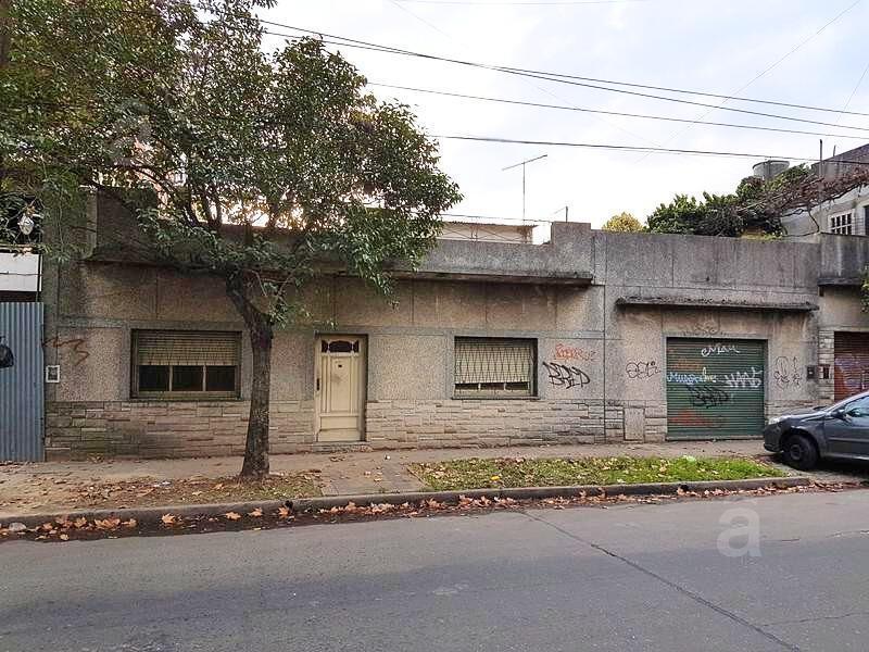 Lote en Venta en Villa Ballester de 15 x 9 mts. - Casa de 3 ambientes a refaccionar.