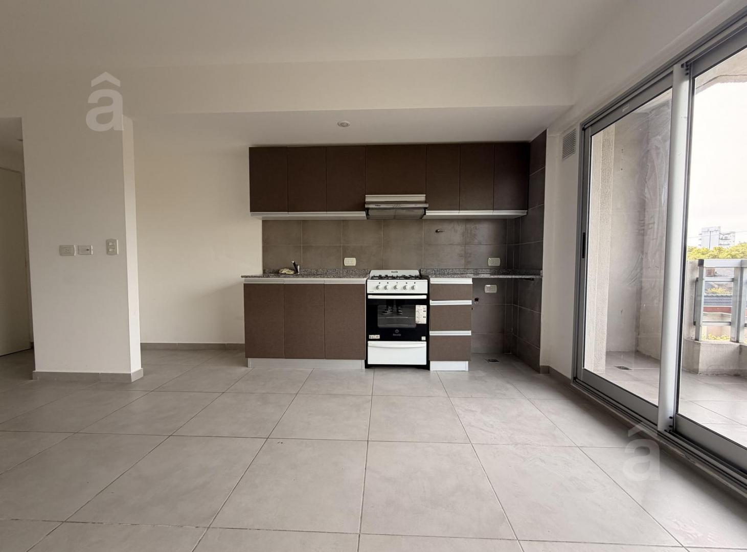 Departamento en Venta en Villa Ballester -Semipiso 2 ambientes con Cochera