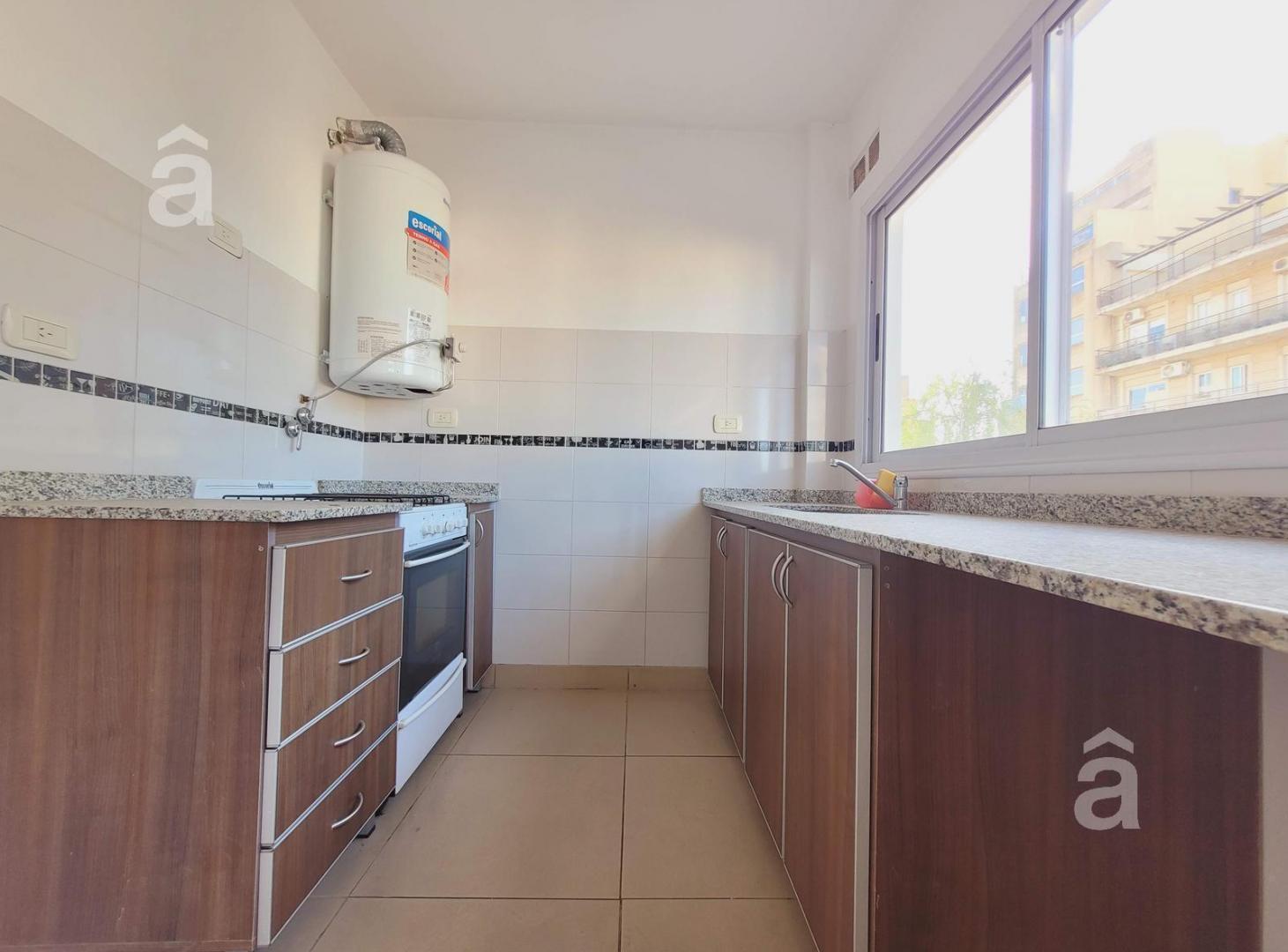 Departamento en Venta - Villa Ballester - Dos ambientes Amplio- Zona centro.
