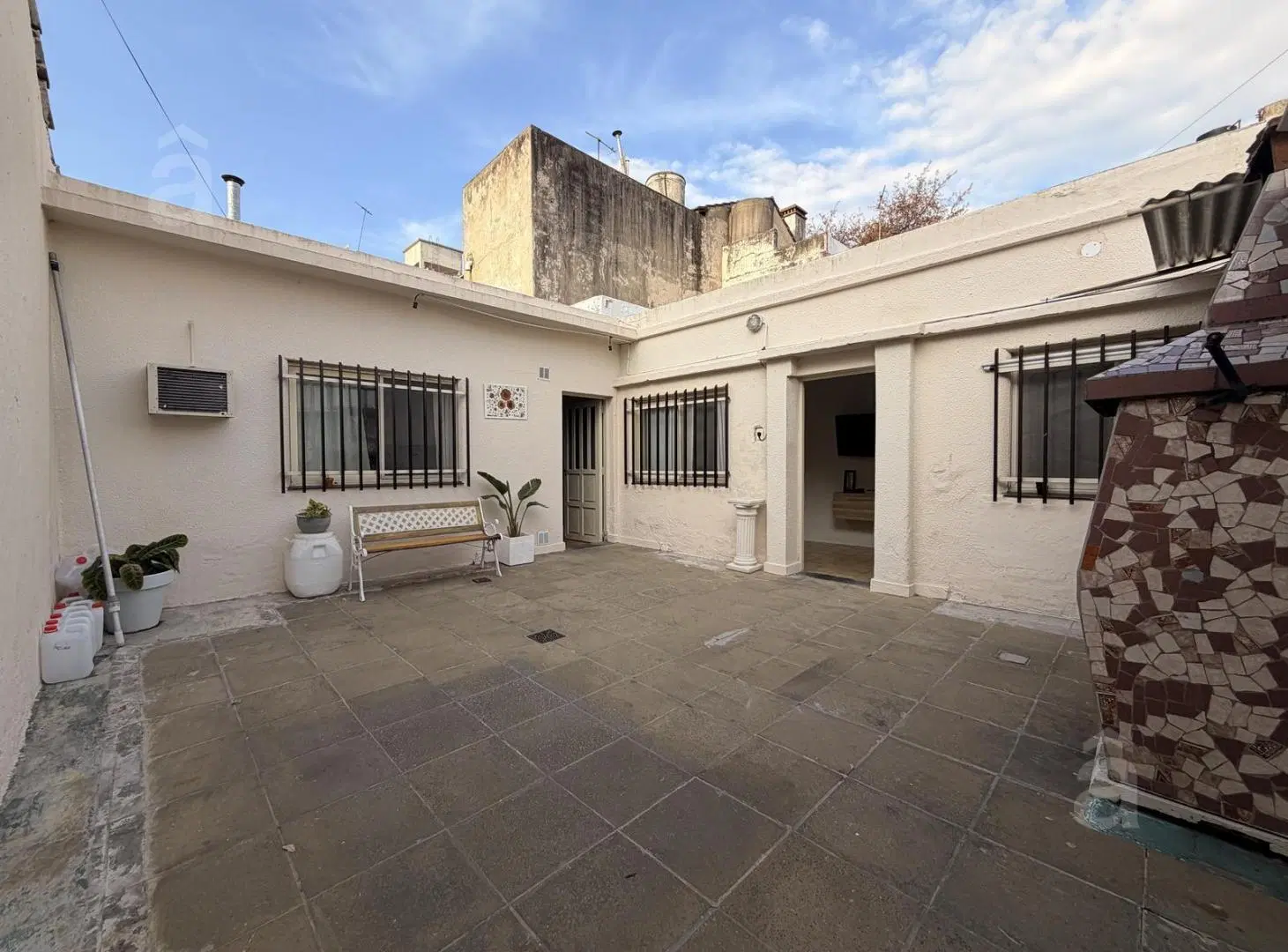 Ideal inversor - 2 locales y vivienda en Venta en Villa Ballester 2