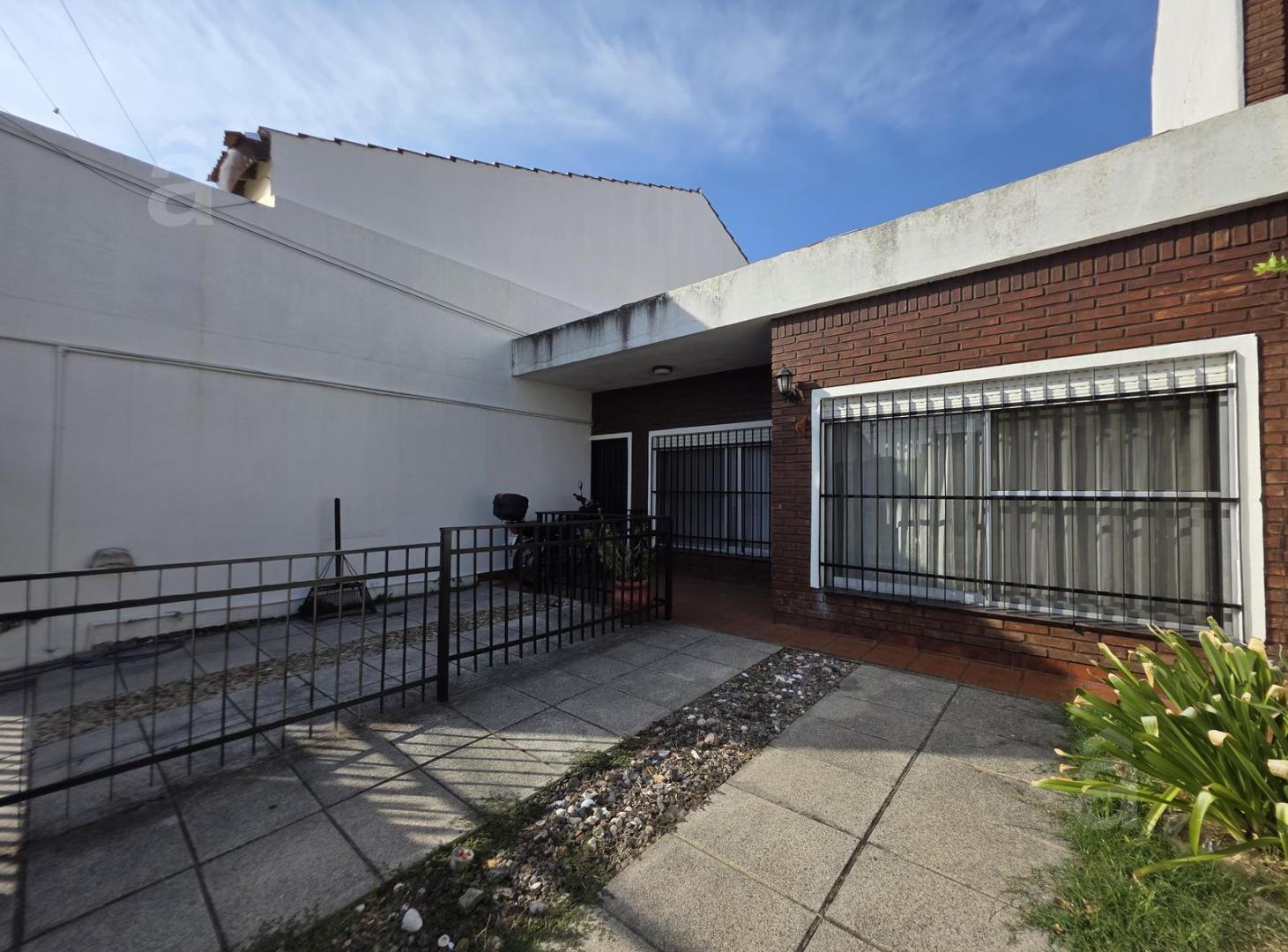 Foto de Casa en Venta en Villa Ballester - PH Tres Ambientes con cochera y, imagen 2