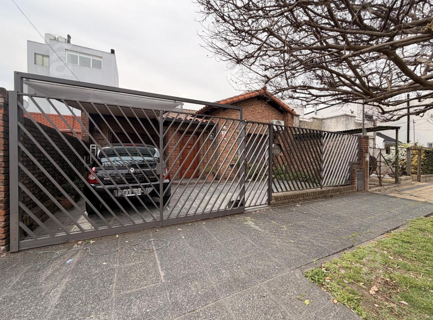 Foto de Casa en Villa Ballester - Venta - Cuatro ambientes - Lote propio 8.66, imagen 1