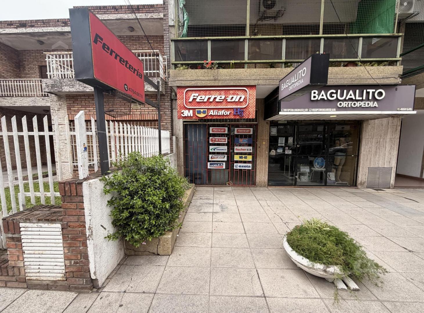 Foto de Local en Venta en Villa Ballester - 41 m2 - Sobre calle principal, imagen 1