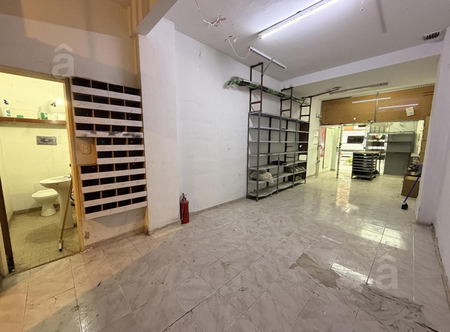 Foto de Local en Venta en Villa Ballester - 41 m2 - Sobre calle principal, imagen 3
