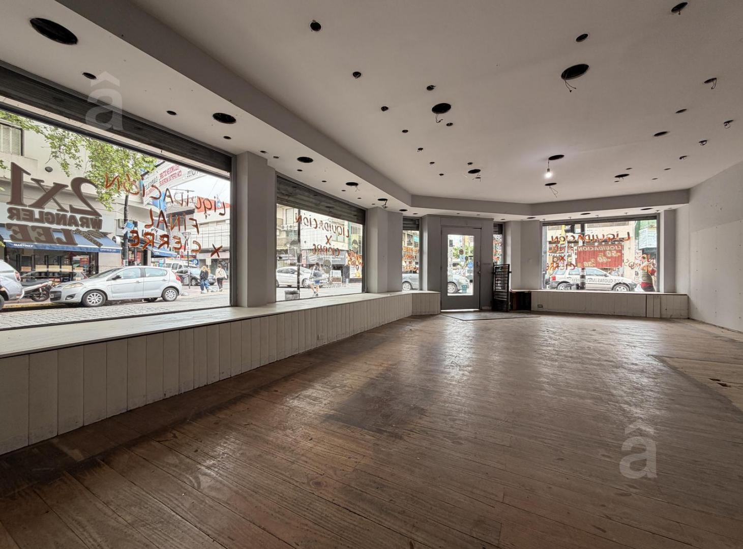 Foto de Local en Alquiler en Villa Ballester Centro. Excelente esquina. Única., imagen 3