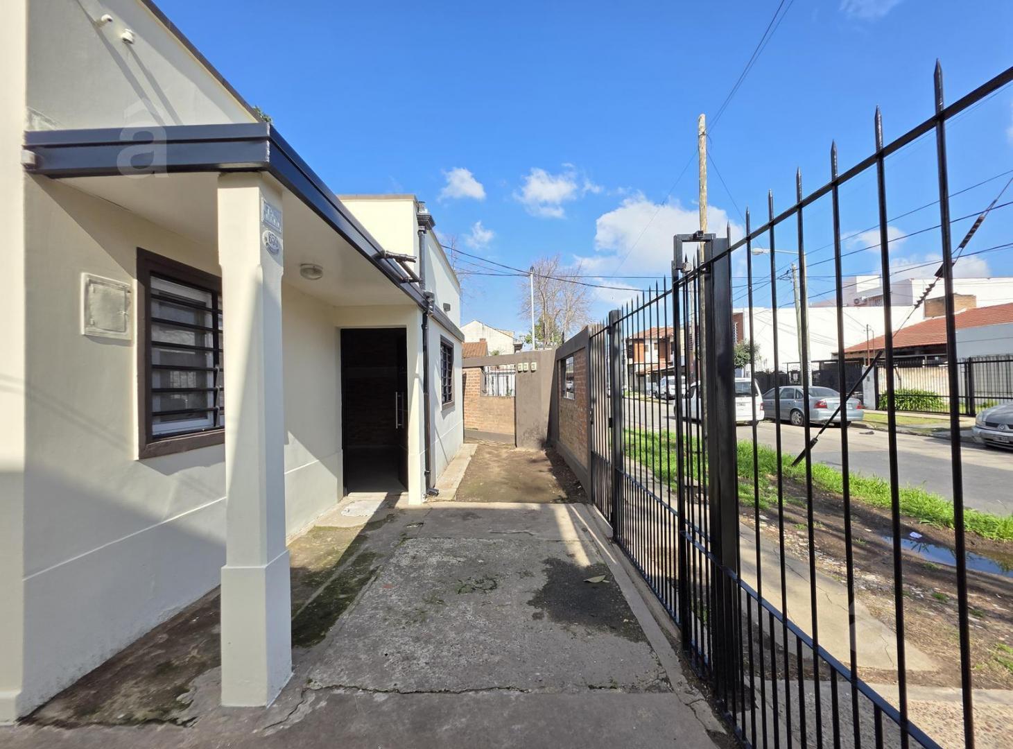 Foto de Casa en Venta en Villa Ballester - Tres Ambientes - Lote Propio, imagen 2