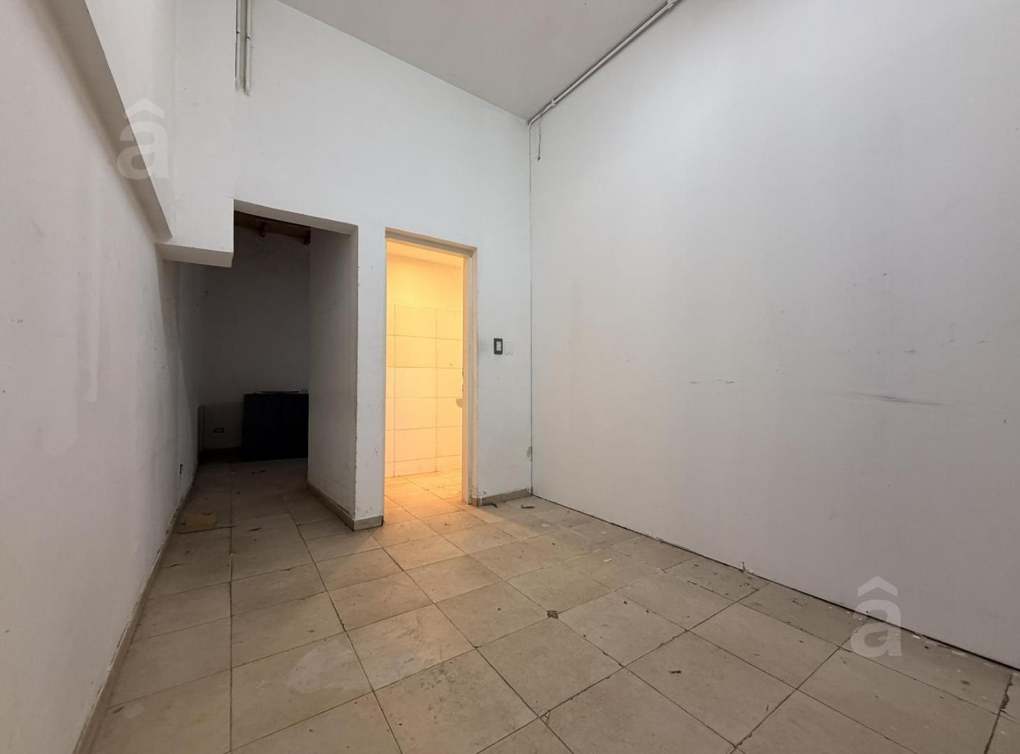 Foto de Local en Alquiler en Villa Ballester sobre Alvear - Salón 45 m2 baños y, imagen 5