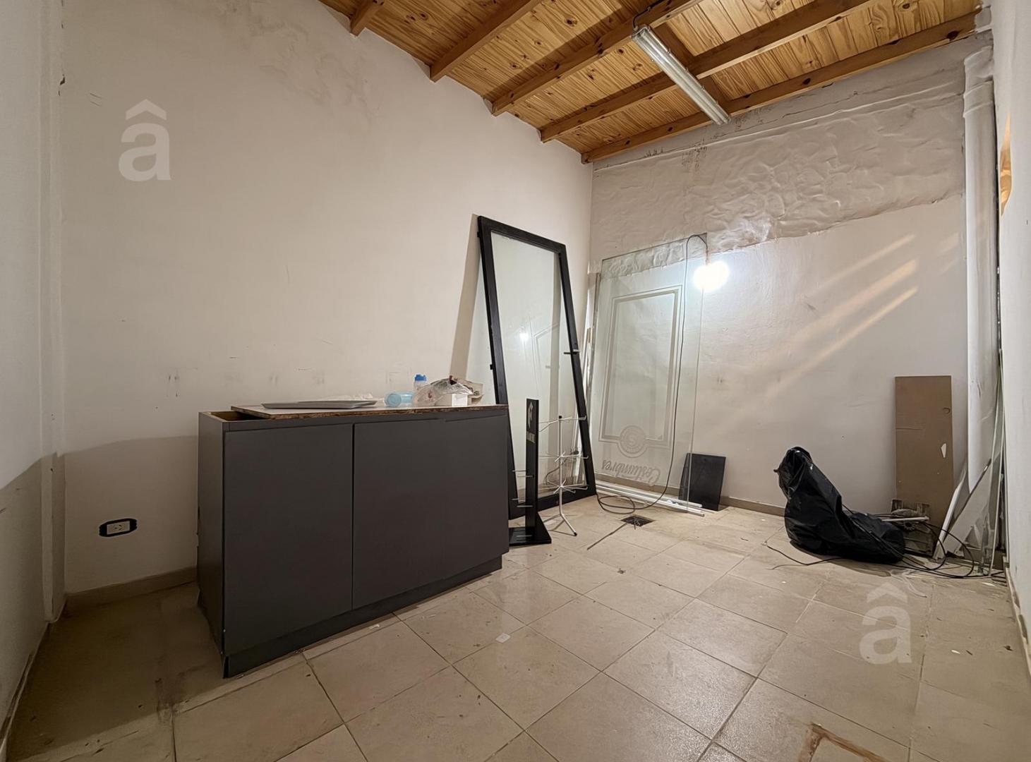 Foto de Local en Alquiler en Villa Ballester sobre Alvear - Salón 45 m2 baños y, imagen 4