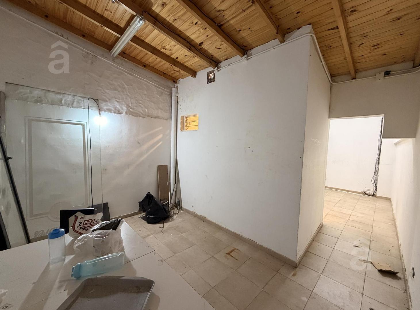 Foto de Local en Alquiler en Villa Ballester sobre Alvear - Salón 45 m2 baños y, imagen 3