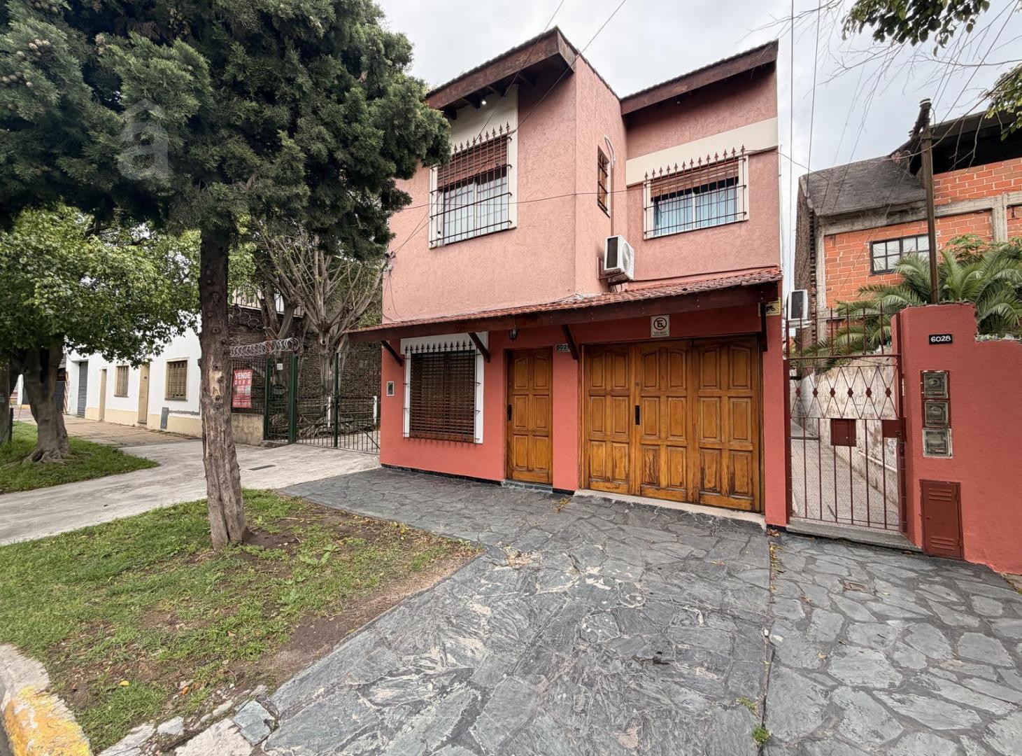 Foto de PH - Villa Ballester - Venta - Cuatro Ambientes - Próximo a calle, imagen 2