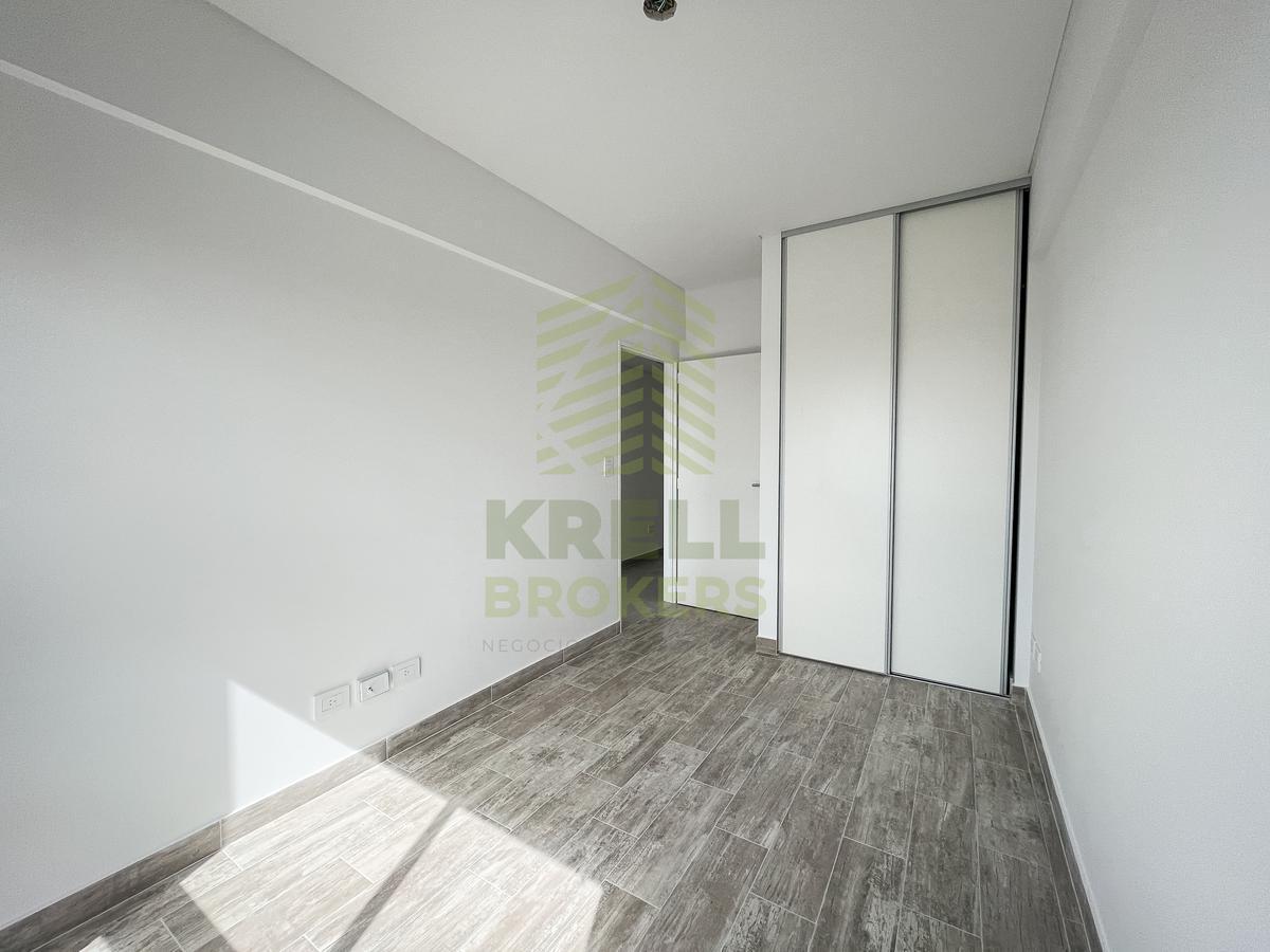 Venta Departamento de 4 Ambientes con Dependencia y Patio en Edificio Enjoy Independencia 2