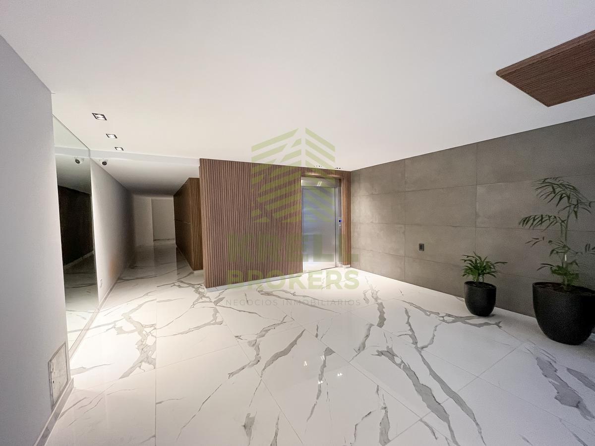 Venta Departamento de 4 Ambientes con Dependencia y Patio en Edificio Enjoy Independencia 4