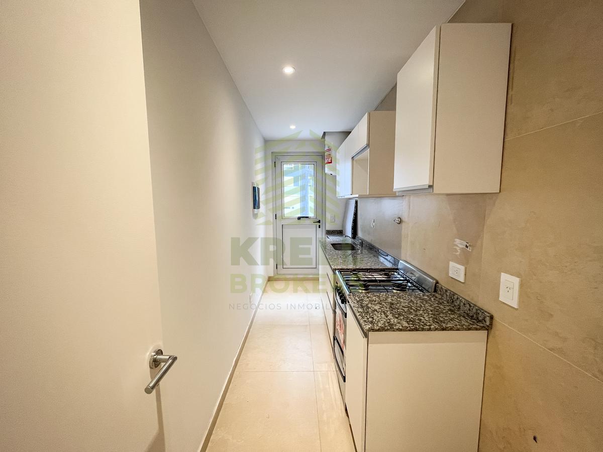 Venta Departamento de 4 Ambientes con Dependencia y Patio en Edificio Enjoy Independencia 5