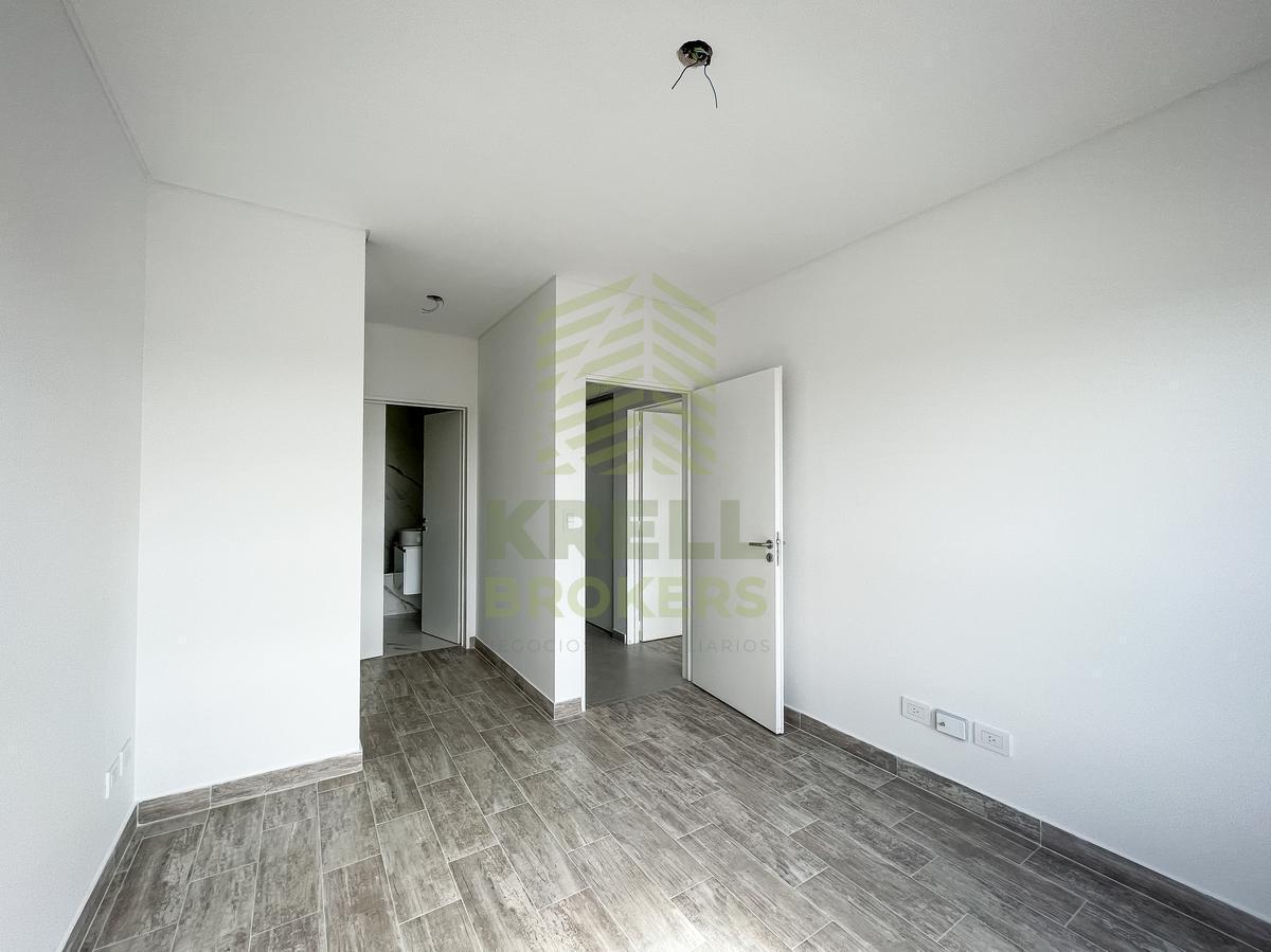 Venta Departamento de 4 Ambientes con Dependencia y Patio en Edificio Enjoy Independencia 4