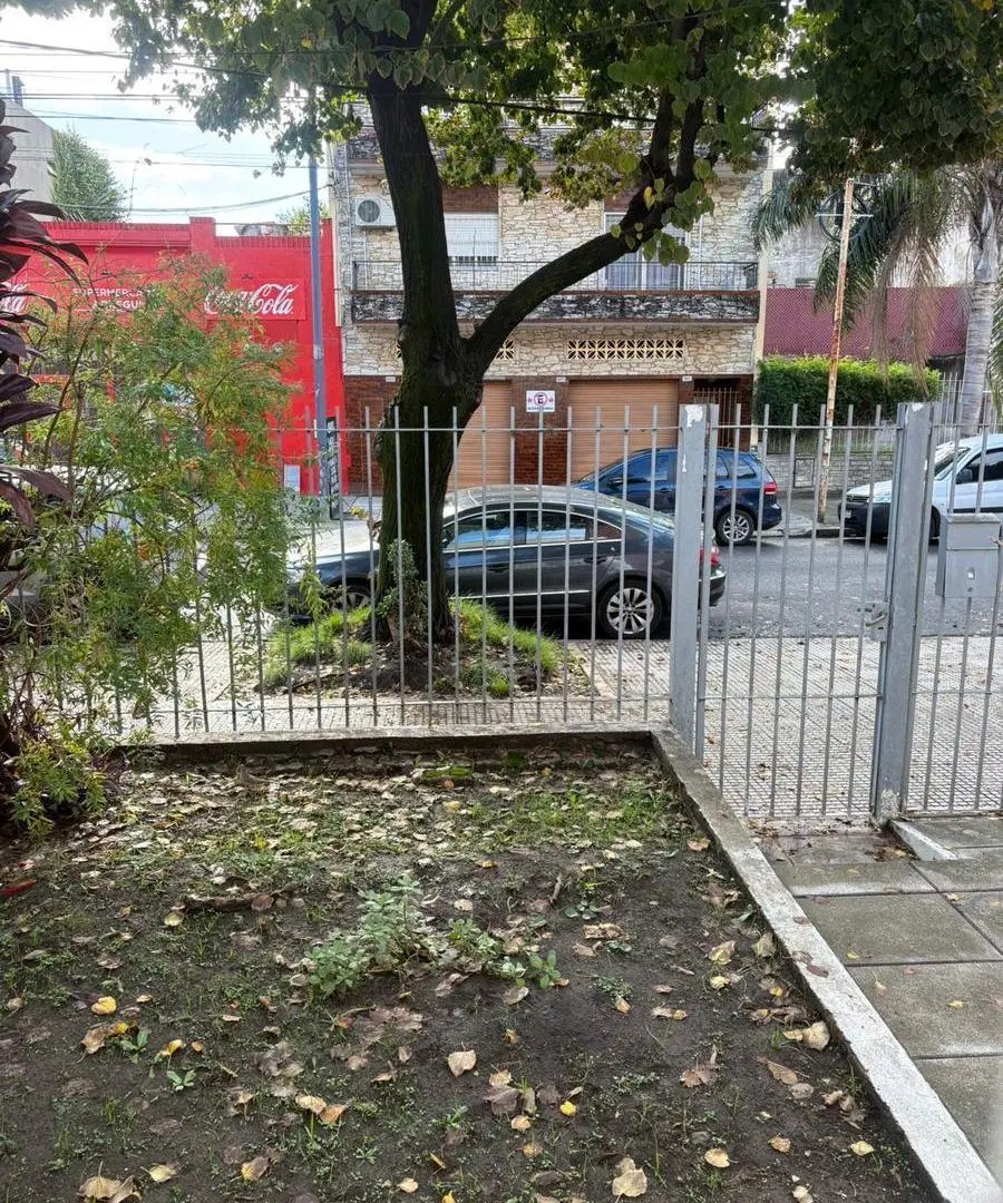 PH a refaccionar de 3 ambientes en Monte Castro 4