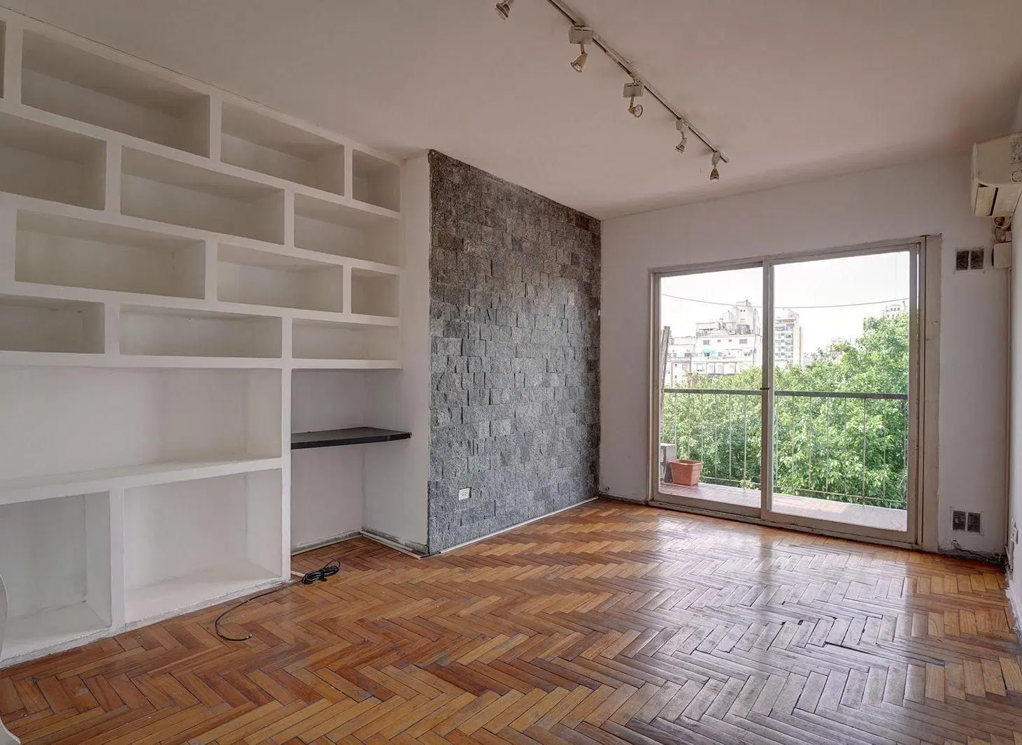 Venta depto 3 ambientes con balcón en Floresta 5